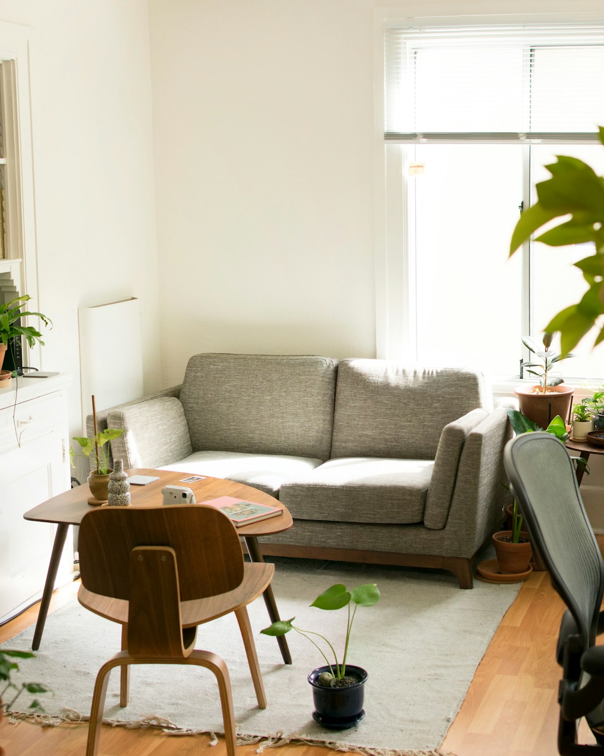 Tiny Balcony Ideas: 17 Best Retreats for Narrow Spaces 14 Balanced tiny balcony retreat with cozy seating and layered textures